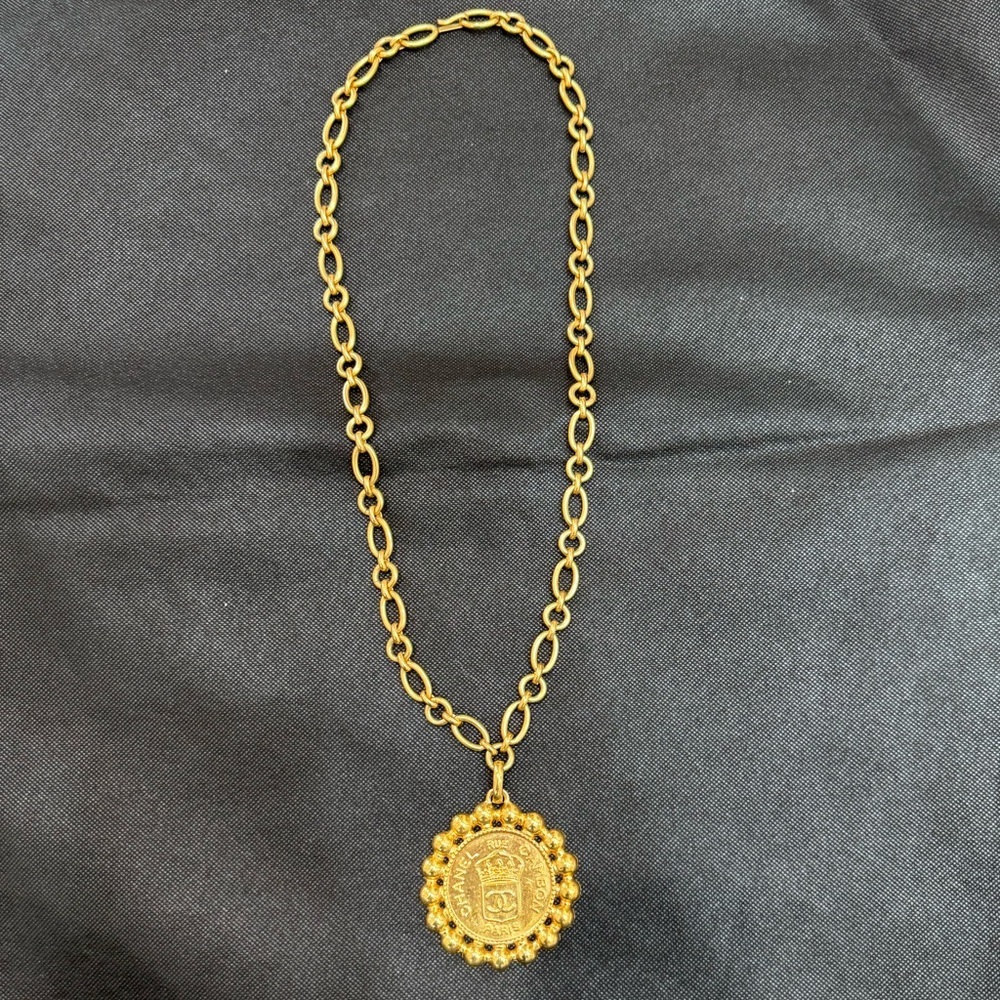 CHANEL Gold Rue Cambon Necklace with Medallion - Picture 5 of 9